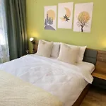 Colourful For 4 Guests And Free Parking Apartament