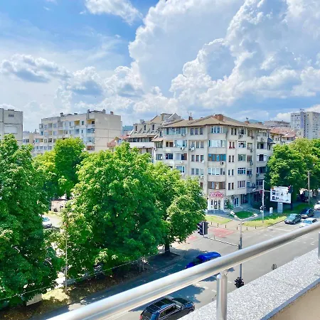 Апартаменты Colourful For 4 Guests And Free Parking Стара-Загора