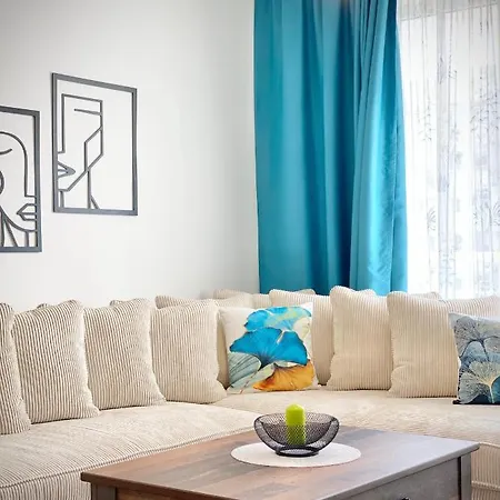 Colourful For 4 Guests And Free Parking *