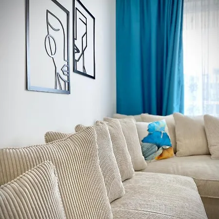 Colourful For 4 Guests And Free Parking Appartement *