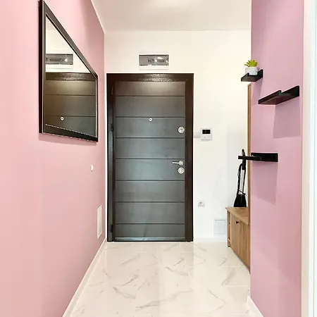 Appartamento Colourful For 4 Guests And Free Parking *