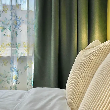 Colourful For 4 Guests And Free Parking Appartement