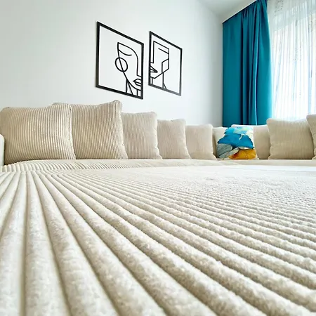 Colourful For 4 Guests And Free Parking Appartement *