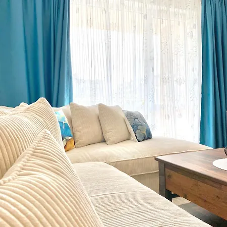 Appartamento Colourful For 4 Guests And Free Parking