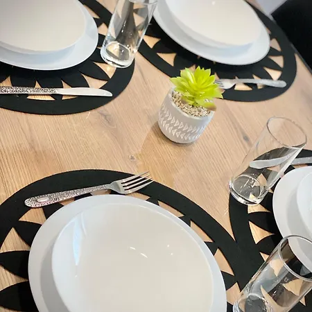 Colourful For 4 Guests And Free Parking