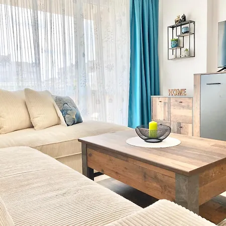 Colourful For 4 Guests And Free Parking Appartement